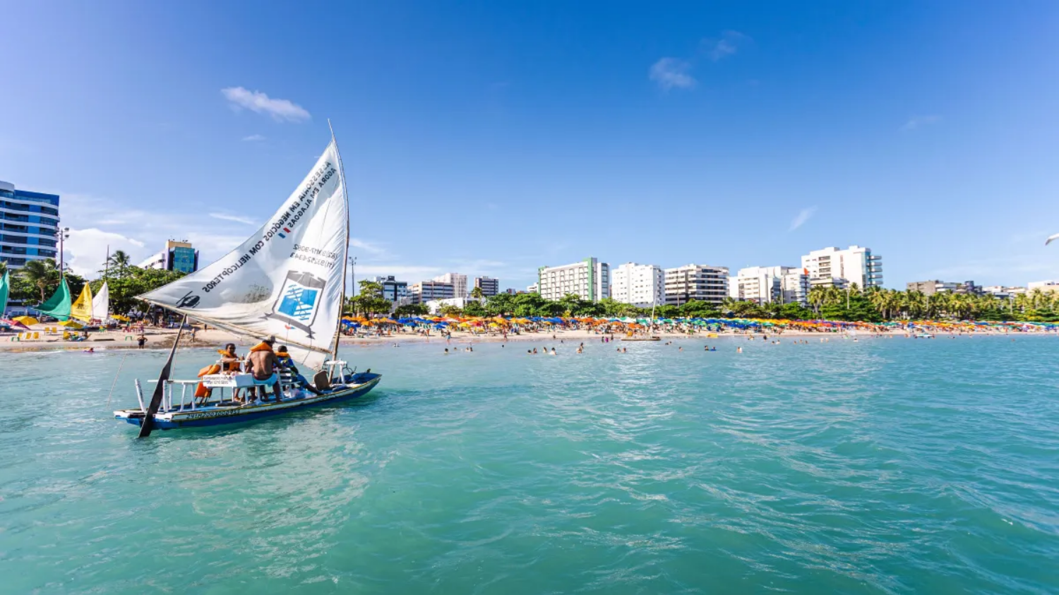 Maceió tenta evitar fuga de turistas após afundamento do solo em área de mina da Braskem